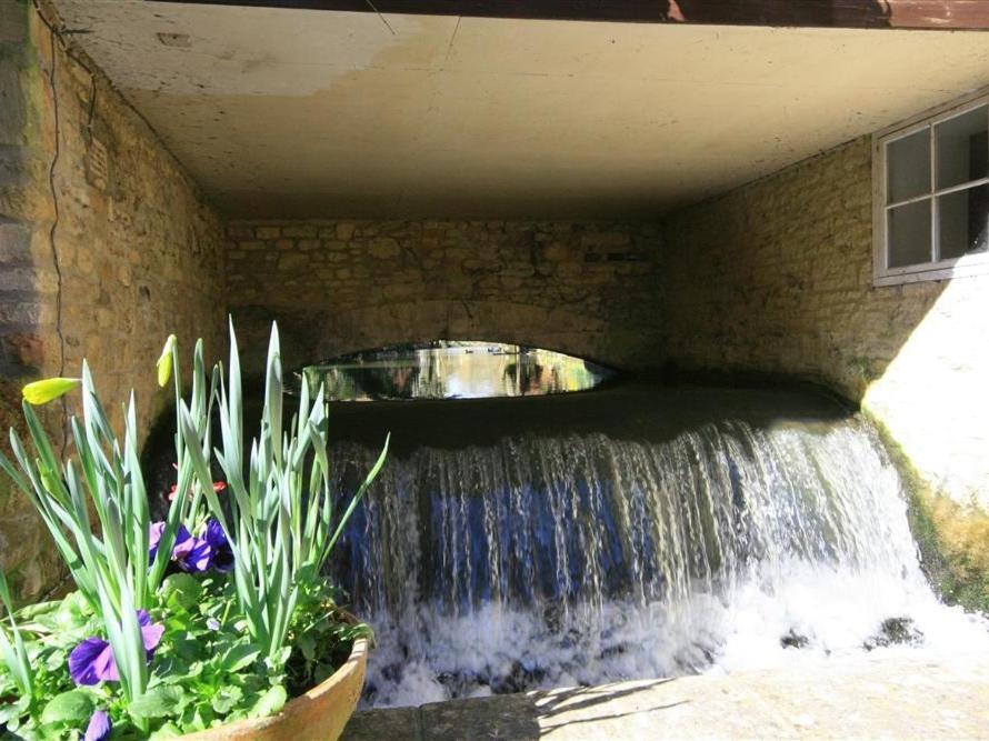Cider Press Villa Burford Bagian luar foto
