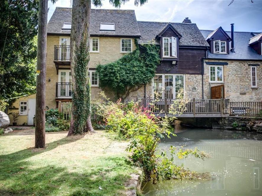 Cider Press Villa Burford Bagian luar foto